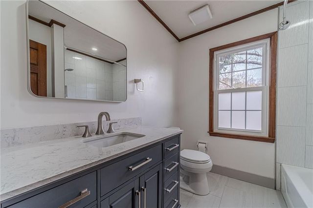 948 Hampton NW Trail, Lilburn, GA 30047