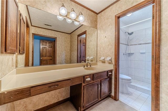 948 Hampton NW Trail, Lilburn, GA 30047