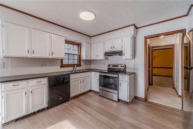 948 Hampton NW Trail, Lilburn, GA 30047