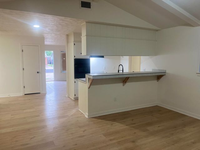 1906 70th Street, Lubbock, TX 79412