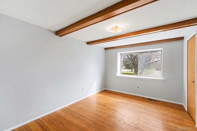 15563 Hix Street, Livonia, MI 48154