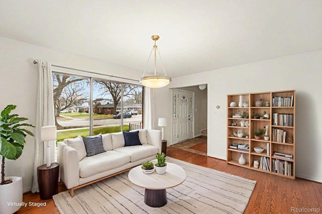 15563 Hix Street, Livonia, MI 48154