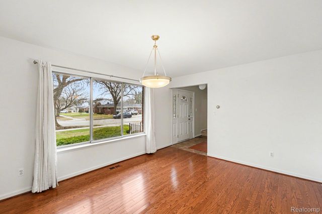 15563 Hix Street, Livonia, MI 48154