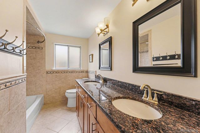 15563 Hix Street, Livonia, MI 48154