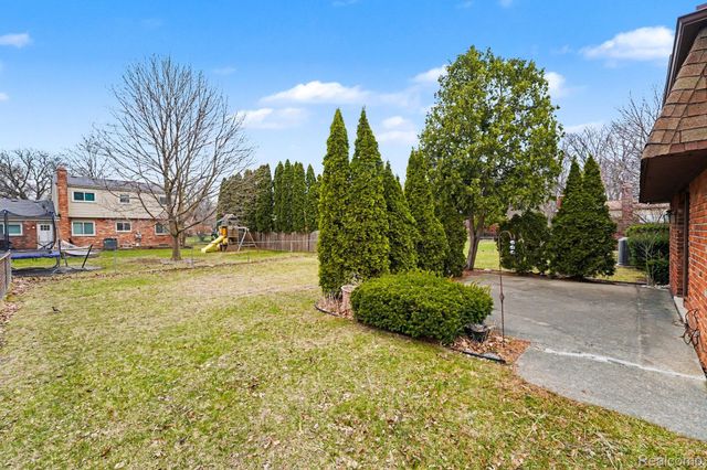 15563 Hix Street, Livonia, MI 48154