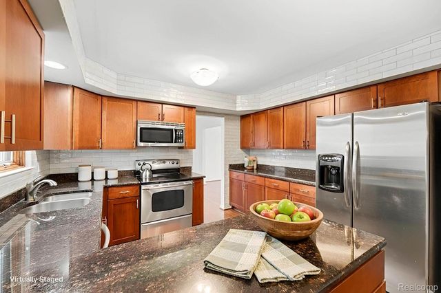 15563 Hix Street, Livonia, MI 48154