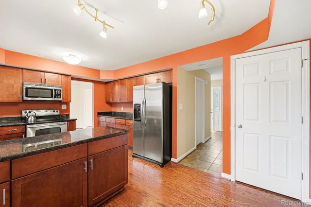 15563 Hix Street, Livonia, MI 48154