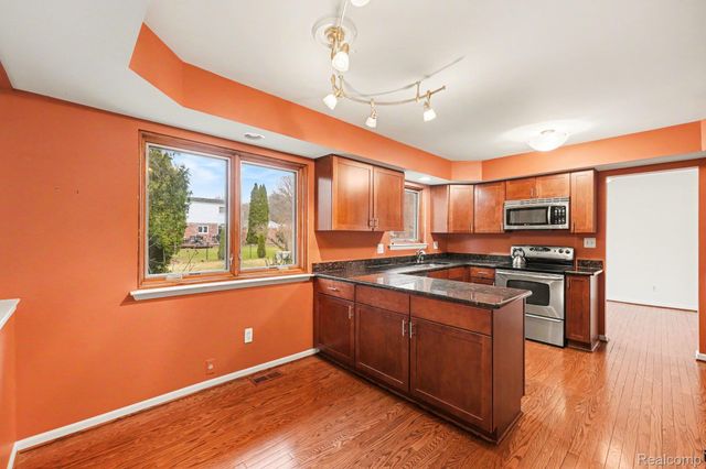 15563 Hix Street, Livonia, MI 48154