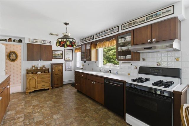 193 Finley Drive, Bennington, VT 05201
