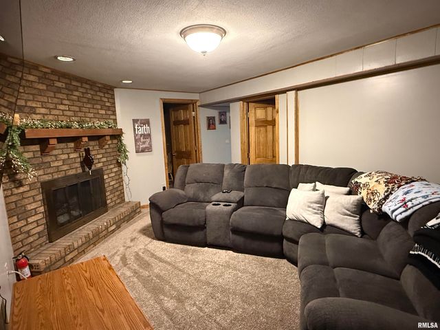 309 E Conrey Street, Williamsville, IL 62693