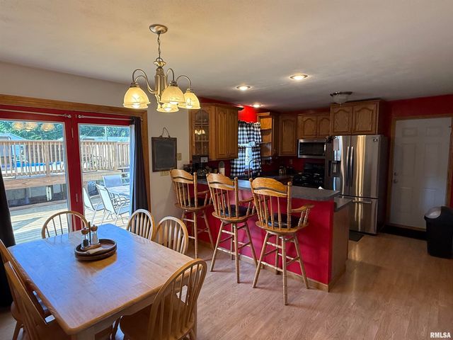 309 E Conrey Street, Williamsville, IL 62693
