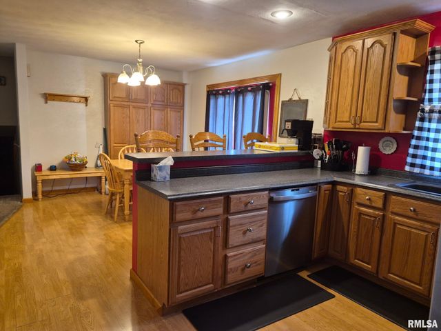309 E Conrey Street, Williamsville, IL 62693