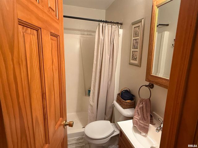 309 E Conrey Street, Williamsville, IL 62693