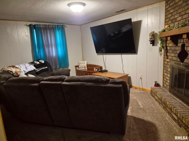 309 E Conrey Street, Williamsville, IL 62693