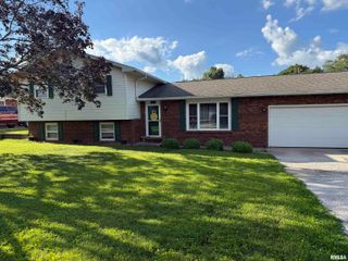 309 E Conrey Street, Williamsville, IL 62693