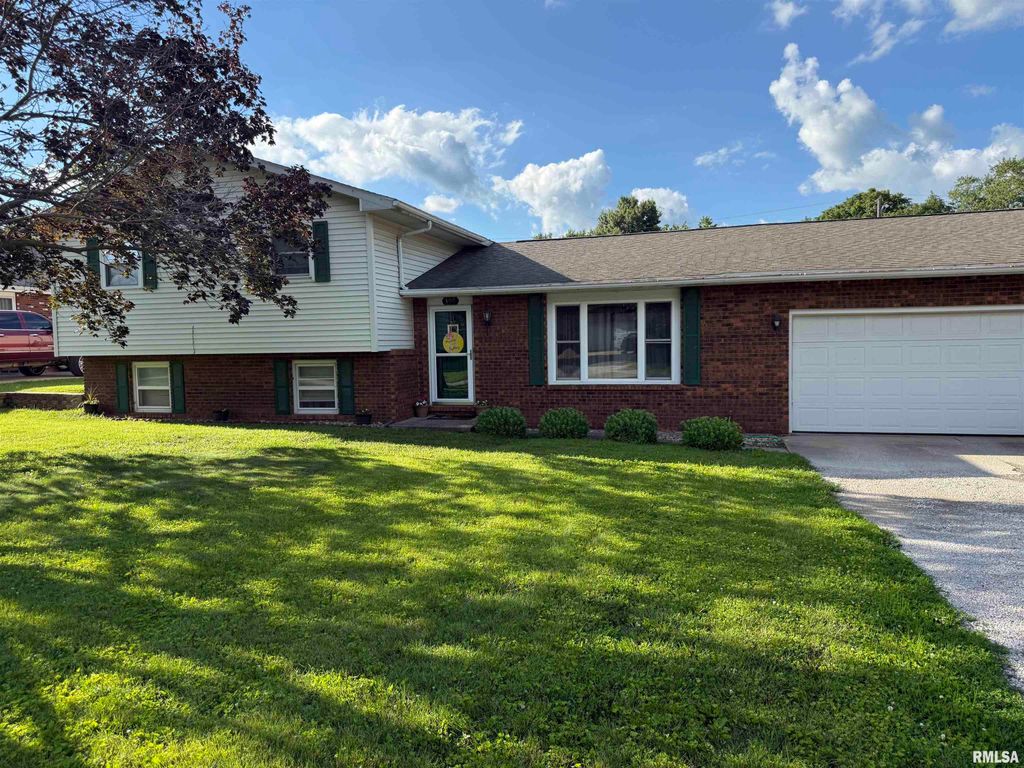 309 E Conrey Street, Williamsville, IL 62693