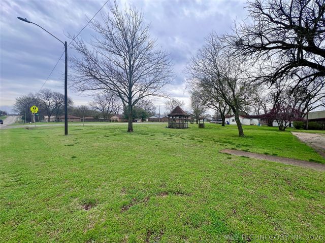 308 E Main, Bokchito, OK 74726