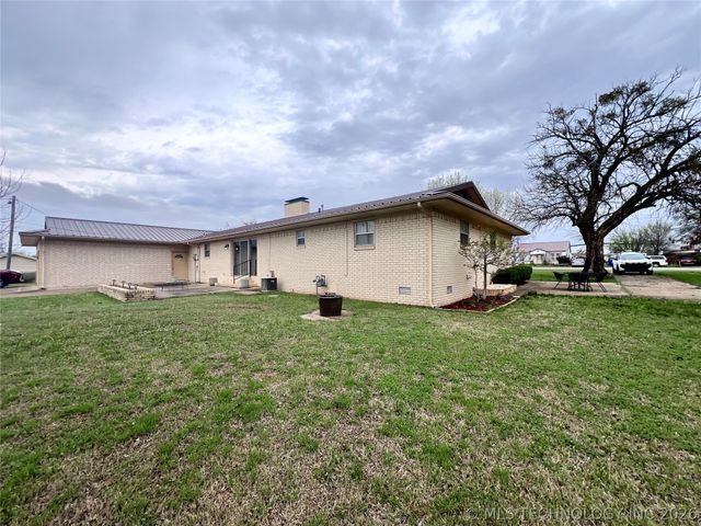 308 E Main, Bokchito, OK 74726