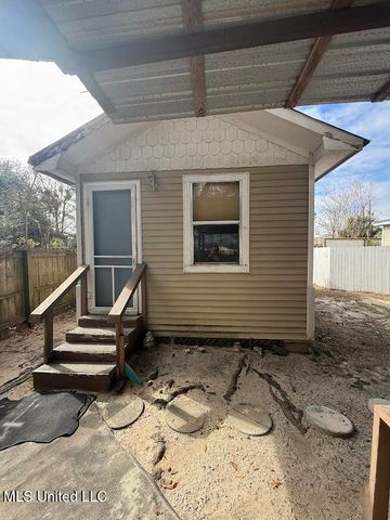 544 Demontluzin Avenue, Bay Saint Louis, MS 39520