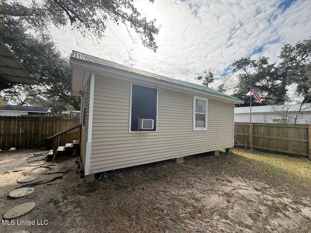 544 Demontluzin Avenue, Bay Saint Louis, MS 39520