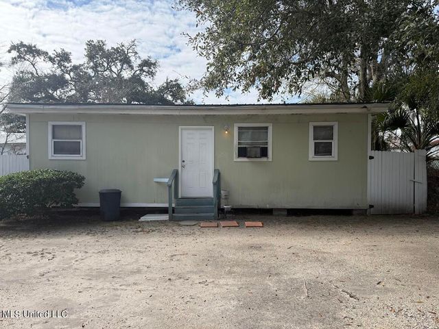 544 Demontluzin Avenue, Bay Saint Louis, MS 39520