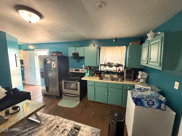 544 Demontluzin Avenue, Bay Saint Louis, MS 39520