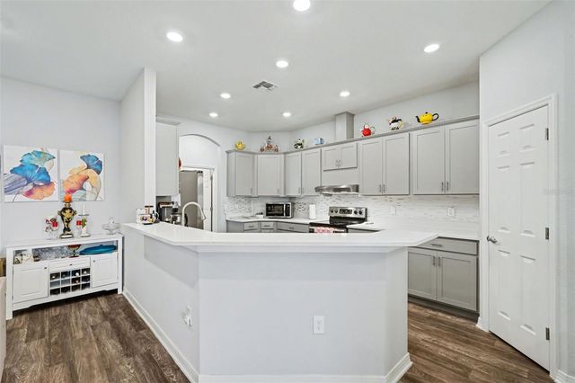 6749 ABBYWOOD LANE, Zephyrhills, FL 33541