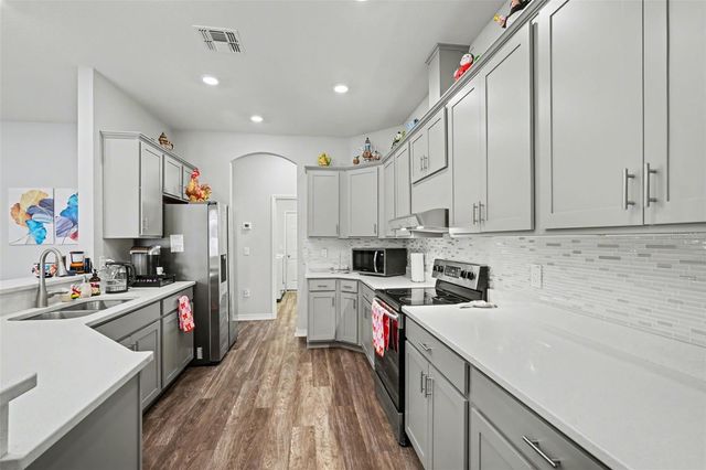 6749 ABBYWOOD LANE, Zephyrhills, FL 33541