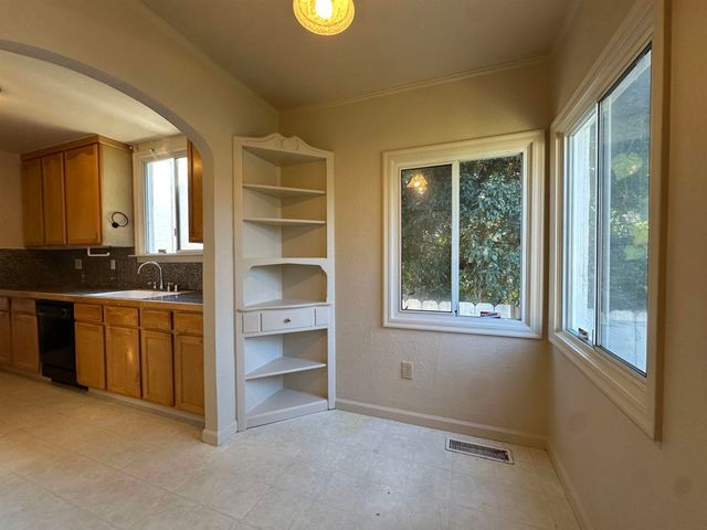 525 28th, Richmond, CA 94804