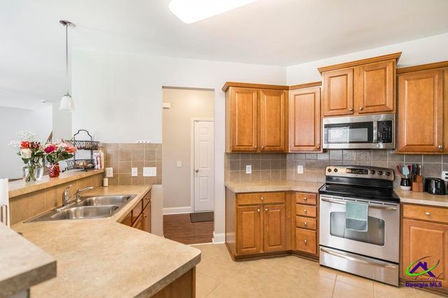 101 Shady Bank Lane, Byron, GA 31008