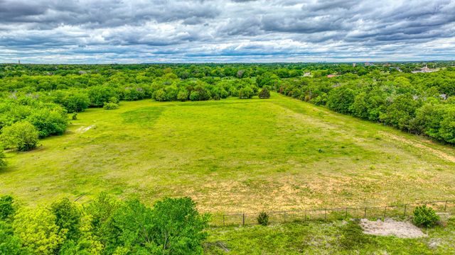 1201 S Briaroaks Road, Burleson, TX 76031