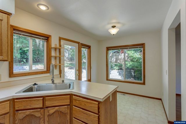 2062 NW Myrtlewood Wy, Corvallis, OR 97330