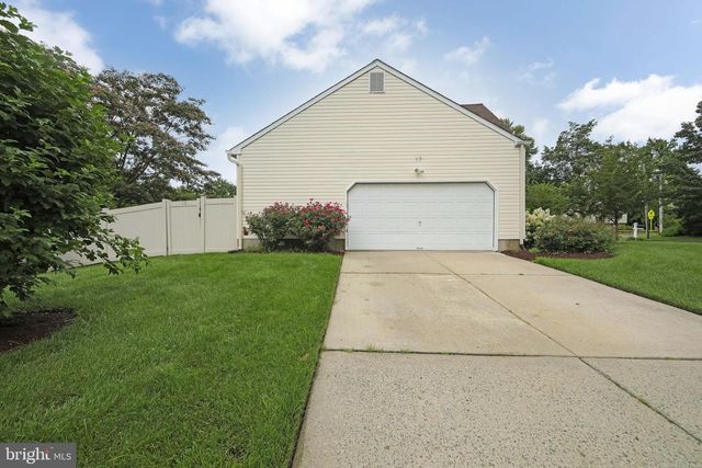 17 ISAAC LN, Cherry Hill, NJ 08002