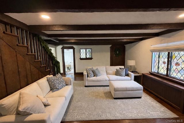 461 N Long Beach Road, Rockville Centre, NY 11570