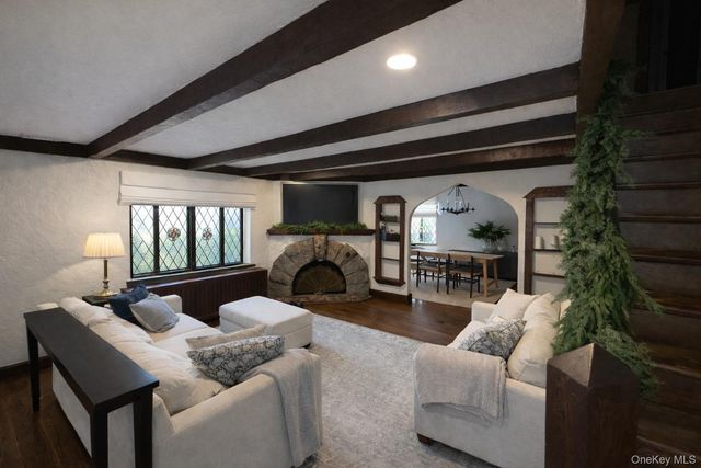 461 N Long Beach Road, Rockville Centre, NY 11570