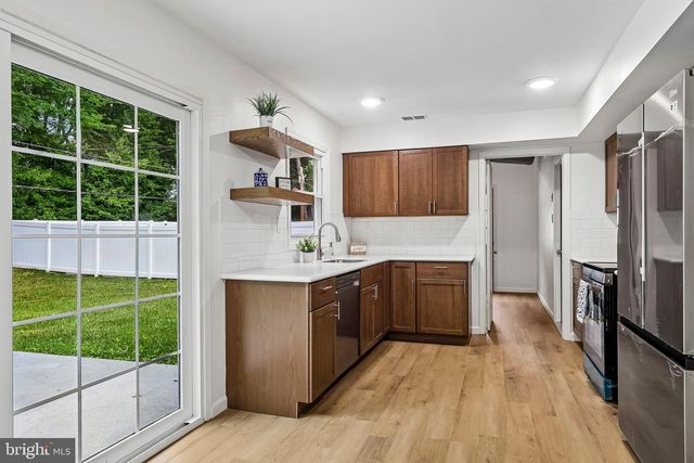86 E RIVER DR, Willingboro, NJ 08046