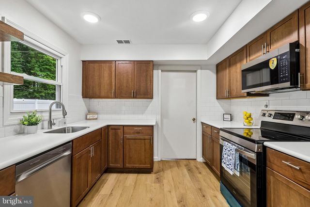 86 E RIVER DR, Willingboro, NJ 08046