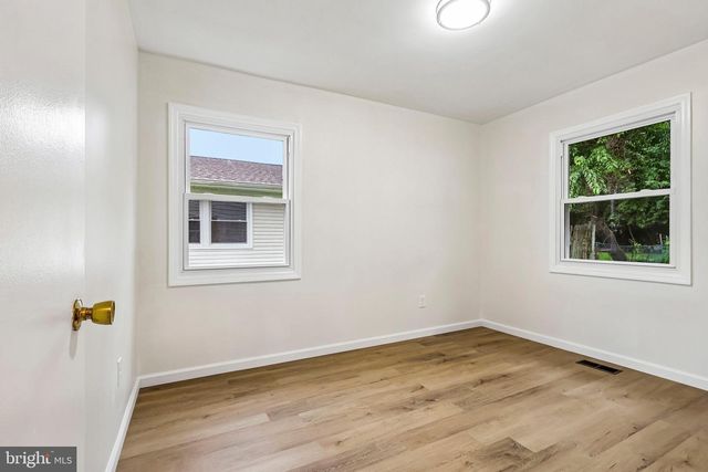 86 E RIVER DR, Willingboro, NJ 08046