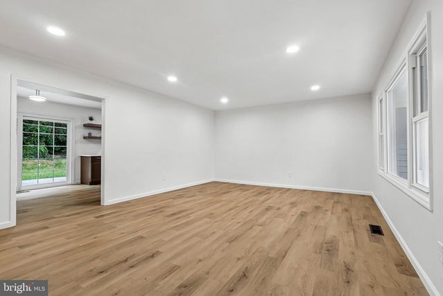 86 E RIVER DR, Willingboro, NJ 08046