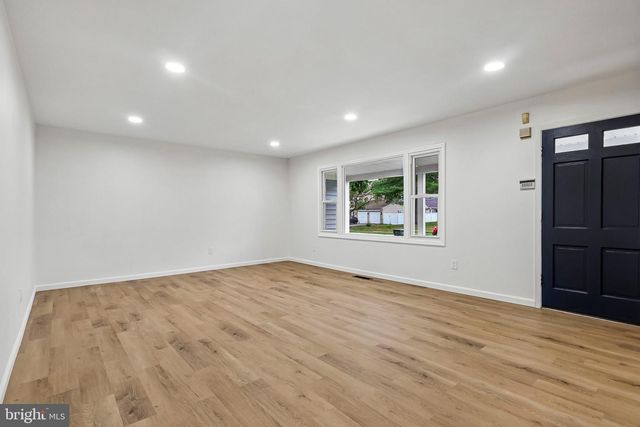 86 E RIVER DR, Willingboro, NJ 08046