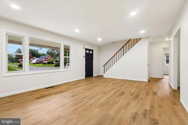 86 E RIVER DR, Willingboro, NJ 08046