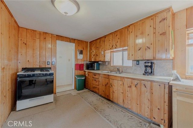 8288 White Road, Phelan, CA 92371