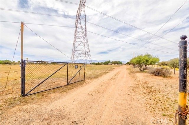 8288 White Road, Phelan, CA 92371