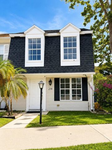 218 Old English Drive, Jupiter, FL 33458