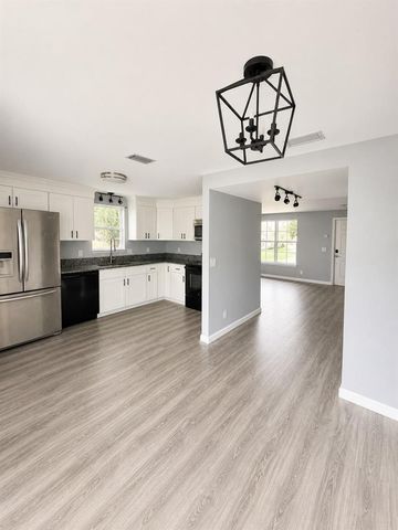 218 Old English Drive, Jupiter, FL 33458