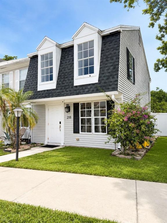 218 Old English Drive, Jupiter, FL 33458