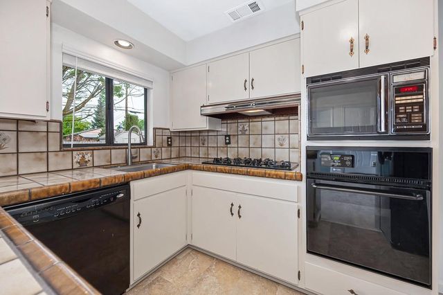 2013 Rossmoor Dr, Rancho Cordova, CA 95670