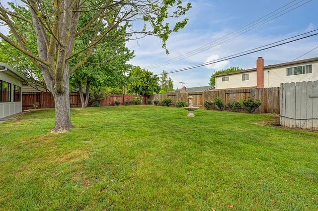 2013 Rossmoor Dr, Rancho Cordova, CA 95670