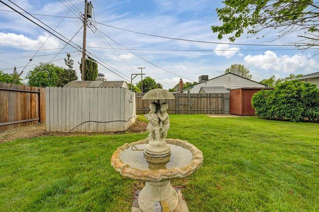 2013 Rossmoor Dr, Rancho Cordova, CA 95670