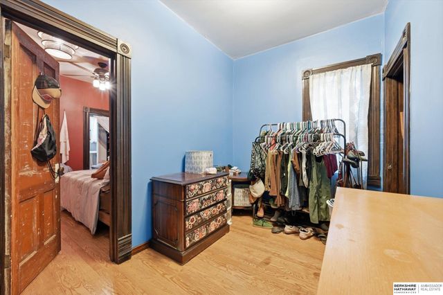 982 S 50th Street, Omaha, NE 68106